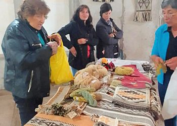 “Telar campesino”: el trabajo de tejedoras con una costumbre ancestral que revaloriza lo autóctono
