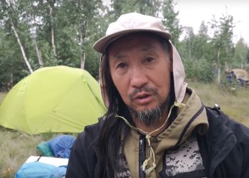 Un chamán que se opone a Putin seguirá internado en un centro psiquiátrico de Siberia