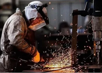 Un consultora revela que la caída de la industria «aún no encontró piso»