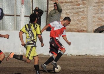 Fútbol local: Balloffet y Constitución completan el partido suspendido