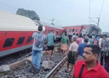 India: dos muertos y 20 heridos al descarrilar un tren de pasajeros