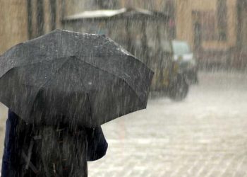 Exasperado por el mal tiempo, un alcalde francés emite una ordenanza para que no llueva en verano