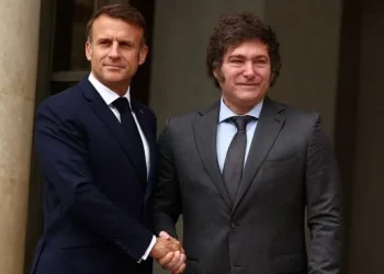 El Gobierno reveló que Milei y Macron hablaron del “desafortunado” mensaje de Villarruel sobre Francia y se reavivó la tensión interna