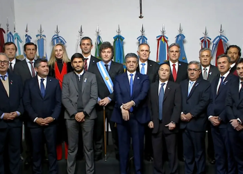 Según una encuesta, casi el 70% de los argentinos está de acuerdo con los puntos del Pacto de Mayo