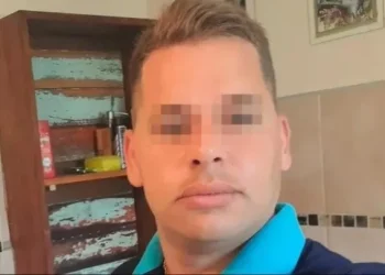 Otro brutal femicidio en el país: Asesinó a su exsuegra y golpeó con un palo a su expareja