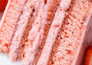 Ideal para una rica merienda: torta de fresas casera