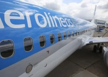 Pilotos de Aerolíneas Argentinas llevarán adelante asambleas desde el lunes 19 y podría haber demoras en los vuelos