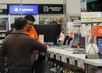 Se espera la eliminación del Impuesto País para bajas «automáticas» de precios en los productos informáticos