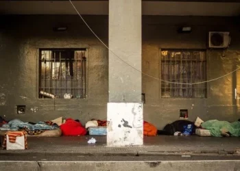 Para no ser pobre, una familia ya necesita más de 900 mil pesos por mes, según el INDEC