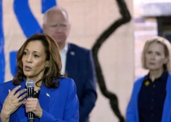 Kamala Harris aventaja ligeramente a Donald Trump, según varias encuestas