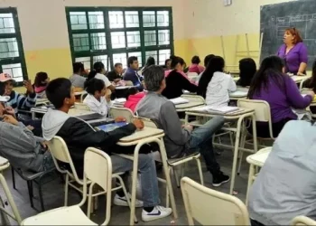 Sin acuerdo con los gremios, el Gobierno fijó el nuevo salario mínimo docente