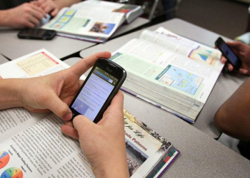 Celulares en las aulas: “La tecnología nunca se ha llevado bien con la escuela”