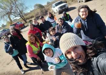 La escuela Argentinos Uruguayos abonó el primer colectivo y el sueño del mar está más cerca