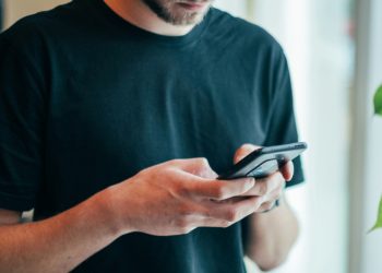 Combatir las fake news: YouTube lanzó una nueva función para frenar la desinformación