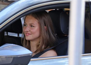 La princesa Leonor de España fue vista al volante por primera vez: cuánto sale el auto que manejó