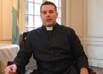 Quién es Javier Olivera Ravasi: el sacerdote que se desempeñó en San Rafael y fue echado de la diócesis por organizar la visita de diputados libertarios a genocidas 