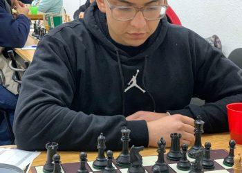 Kevin Herrera y Álvaro Acuña líderes del Torneo Clausura de ajedrez