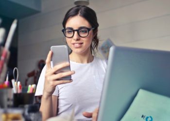 Reducir el uso del celular: los 10 mejores consejos del ChatGPT para lograrlo