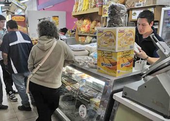 Recesión: economista advierte que no habrá un rebote económico en “V” y hay preocupación de cara al futuro