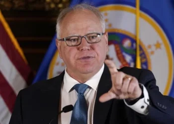 Harris eligió al gobernador de Minesota, Tim Walz, como candidato a vicepresidente