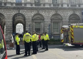 Hubo un incendio en un histórico edificio de Londres junto al Támesis