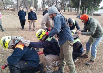 Defensa Civil: capacitación sobre la forma de actuar ante incendios forestales