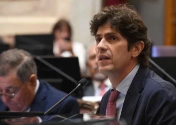 Lousteau le respondió a Milei: «Hay plata para todo, pero no hay 18.000 pesos para los jubilados»