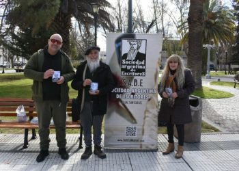 La Sociedad Argentina de Escritores de San Rafael celebró el natalicio de Borges con una “suelta de poemas”
