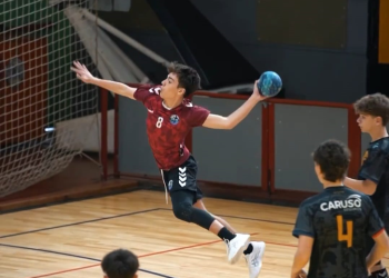 Luciano Bayes estuvo en una concentración con la Selección Argentina de balonmano