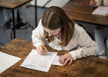 La educación argentina en crisis: sólo 1 de cada 4 chicos de 15 años sabe resolver un ejercicio de regla de tres simple