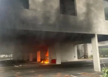 Un policía resultó herido en un ataque terrorista contra una sinagoga en Francia