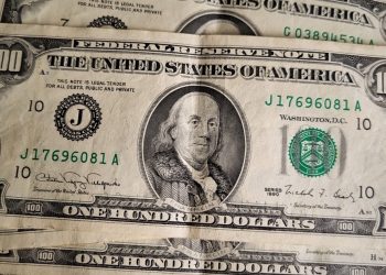 Blanqueo de dólares en efectivo: los bancos aceptarán billetes rotos, manchados y “cara chica”