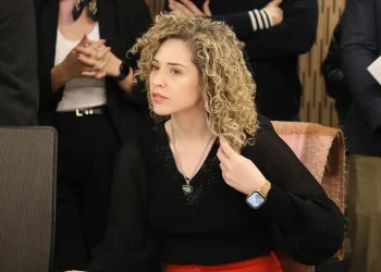 Chats en Whatsapp y movidas a espaldas del Ejecutivo: Lourdes Arrieta reveló detalles de la visita de diputados a represores