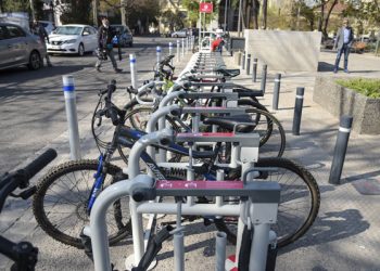 Impulsan la instalación de “bicicleteros gratuitos” en supermercados, bancos y espacios comerciales
