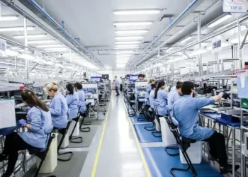 La industria sigue en caída libre: bajó casi 6% en julio