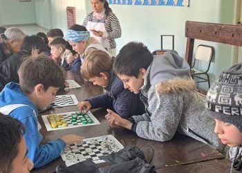El ajedrez revoluciona el aprendizaje de una escuela en Rama Caída