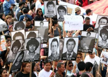 Perú promulgó la ley que hace prescribir delitos de lesa humanidad previos a 2002