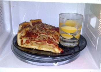 Cómo recalentar la pizza en el microondas sin que quede gomosa