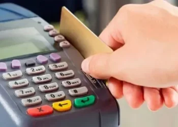 ¿El fin del “10% de descuento en efectivo”?: el Gobierno eliminó las retenciones impositivas y empuja los pagos con tarjeta