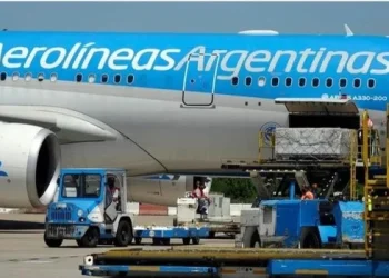 Pilotos y aeronavegantes anuncian medidas de fuerza para mañana