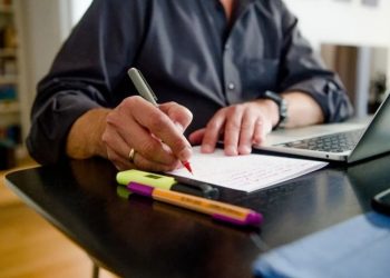 Cómo superar la inflación: Los argentinos que trabajan para el exterior ganan entre 2.500 y 5.000 dólares por mes