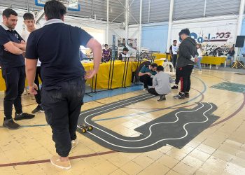 Robots futbolistas, luchadores de sumo y corredores de carreras en San Rafael