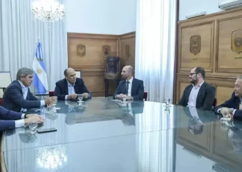 Conflicto aeronáutico: Caputo y Francos recibieron a representantes de la aerolínea Gol en la Casa Rosada y revelaron contactos con JetSmart y Flybondi