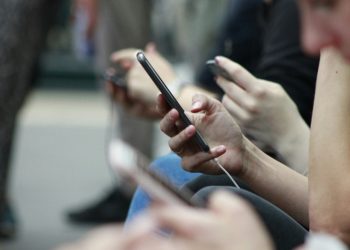 Advirtieron que la radiación de celulares es cancerígena: recomendaciones de un científico para reducir el daño
