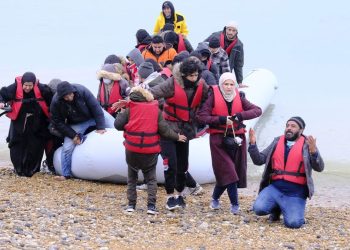 Las muertes de migrantes que cruzan de Francia al Reino Unido se multiplica por 4 en 2024