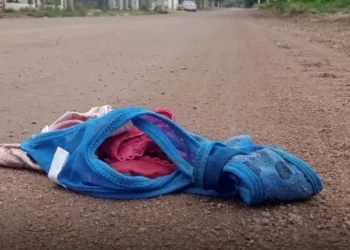 “El camino de las tangas”: el desconcierto de un pueblo por la aparición de decenas de bombachas