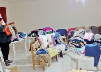 El sábado: Cáritas realiza una feria de venta de ropa