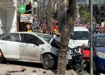 Al menos 35 personas fueron atropelladas por un auto en Córdoba: 15 heridos
