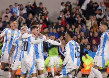 Argentina goleó a Chile y lidera las Eliminatorias en soledad