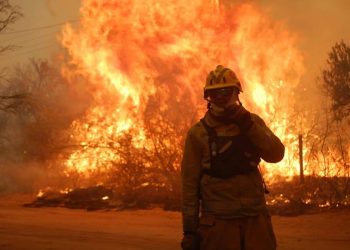 Incendios en Córdoba: el fuego acecha a San Marcos Sierras y más de 400 turistas debieron ser rescatados del Cerro Champaquí